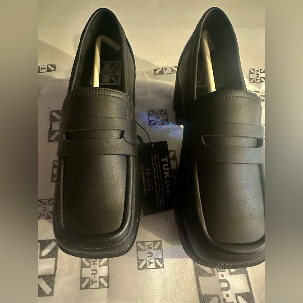 T.U.K. Black Vegan TUKskin Nosebleed Square Toe Loafers - Size 6 ❤️💋 - Picture 15 of 17